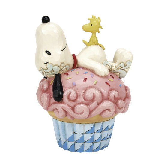 SNOOPY LYING ON CUPCAKE FIGURINE SNOOPY LYING ON CUPCAKE FIGURINE